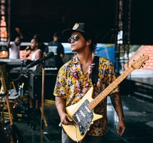 Bruno Mars durante su concierto en Hawaii Bruno Mars durante su concierto en Hawaii
