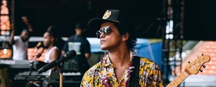 Bruno Mars durante su concierto en Hawaii