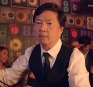 Ken Jeong en el vídeo de 'Waste It On Me' Ken Jeong en el vídeo de 'Waste It On Me'