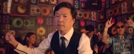 Ken Jeong en el vídeo de &#39;Waste It On Me&#39;