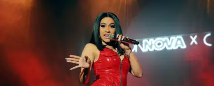 Cardi B en la presentación de su línea de ropa junto a Fashion Nova Cardi B en la presentación de su línea de ropa junto a Fashion Nova
