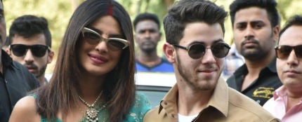 Primera aparición de Priyanka Chopra y Nick Jonas como marido y mujer