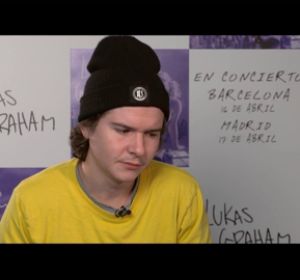 Vídeo: Lukas Graham: "Mis canciones a veces suenan oscuro, pero aun así vienen del amor" Vídeo: Lukas Graham: "Mis canciones a veces suenan oscuro, pero aun así vienen del amor"