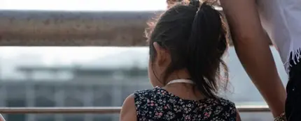 Una niña china de espaldas Una niña china de espaldas