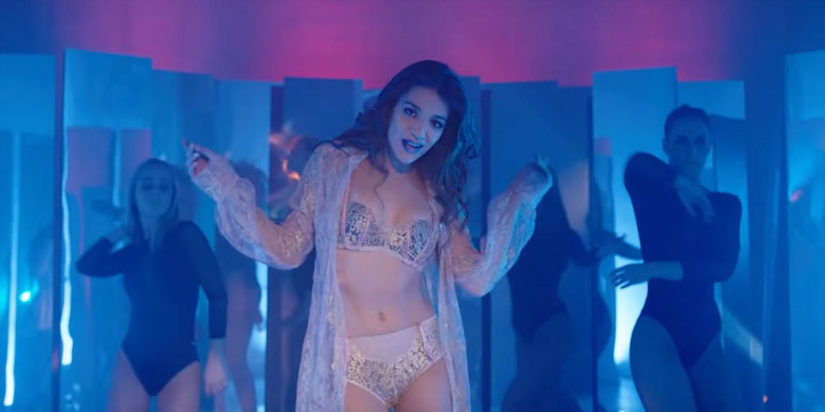 Ana Guerra en el videoclip de 'Bajito'