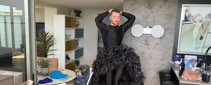Sam Smith con falda y tacones bailando 'Conga' de Gloria Estefan Sam Smith con falda y tacones bailando 'Conga' de Gloria Estefan