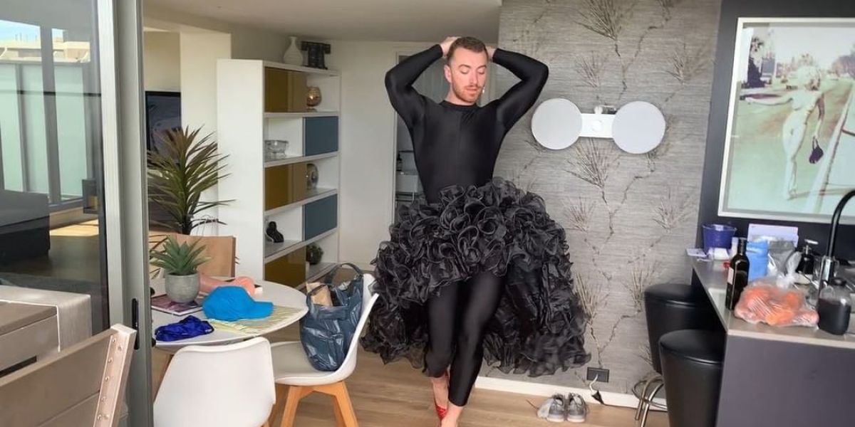 Sam Smith con falda y tacones bailando 'Conga' de Gloria Estefan