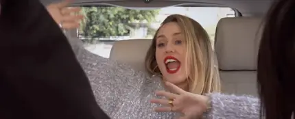 Miley Cyrus en el Carpool Karaoke con Hailey Baldwin y Kendall Jenner Miley Cyrus en el Carpool Karaoke con Hailey Baldwin y Kendall Jenner