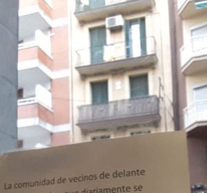 Una comunidad de vecinos de Barcelona le pide a uno de ellos que deje de masturbarse Una comunidad de vecinos de Barcelona le pide a uno de ellos que deje de masturbarse