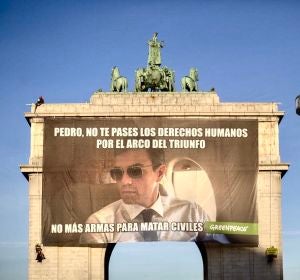 Pancarta de Pedro Sánchez por Greenpeace Pancarta de Pedro Sánchez por Greenpeace