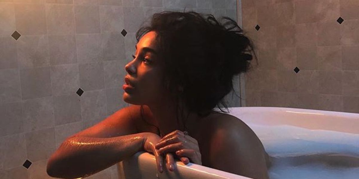 Jorja Smith en el videoclip de 'The One'