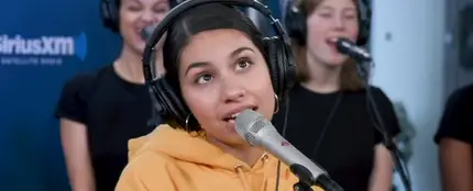 Alessia Cara haciendo un medley de Destiny's Child Alessia Cara haciendo un medley de Destiny's Child