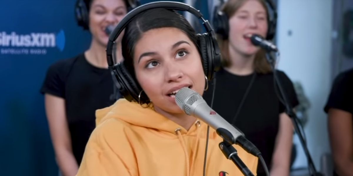 Alessia Cara haciendo un medley de Destiny's Child
