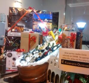 El 'ataúd navideño' que sortea una funeraria de Ourense El 'ataúd navideño' que sortea una funeraria de Ourense
