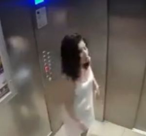 Mujer se golpea en el ascensor a ella misma para fingir un maltrato por parte de su marido Mujer se golpea en el ascensor a ella misma para fingir un maltrato por parte de su marido