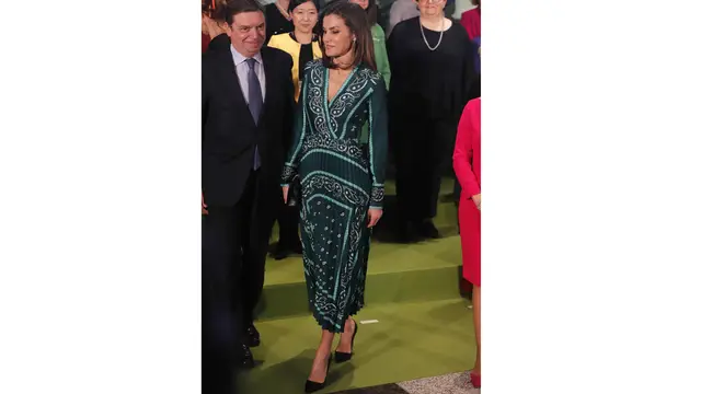 La reina Letizia con el vestido de Sandro Paris