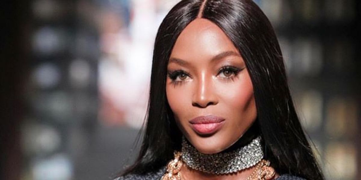 Naomi Campbell con un diseño de Moschino para H&M