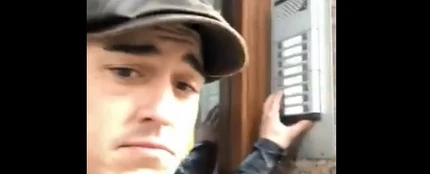 El vídeo que muestra qué ocurre si llamas a un timbre al azar y dices "yo" El vídeo que muestra qué ocurre si llamas a un timbre al azar y dices "yo"
