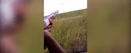 Investigado por alentar a su hijo menor a disparar a aves protegidas Investigado por alentar a su hijo menor a disparar a aves protegidas