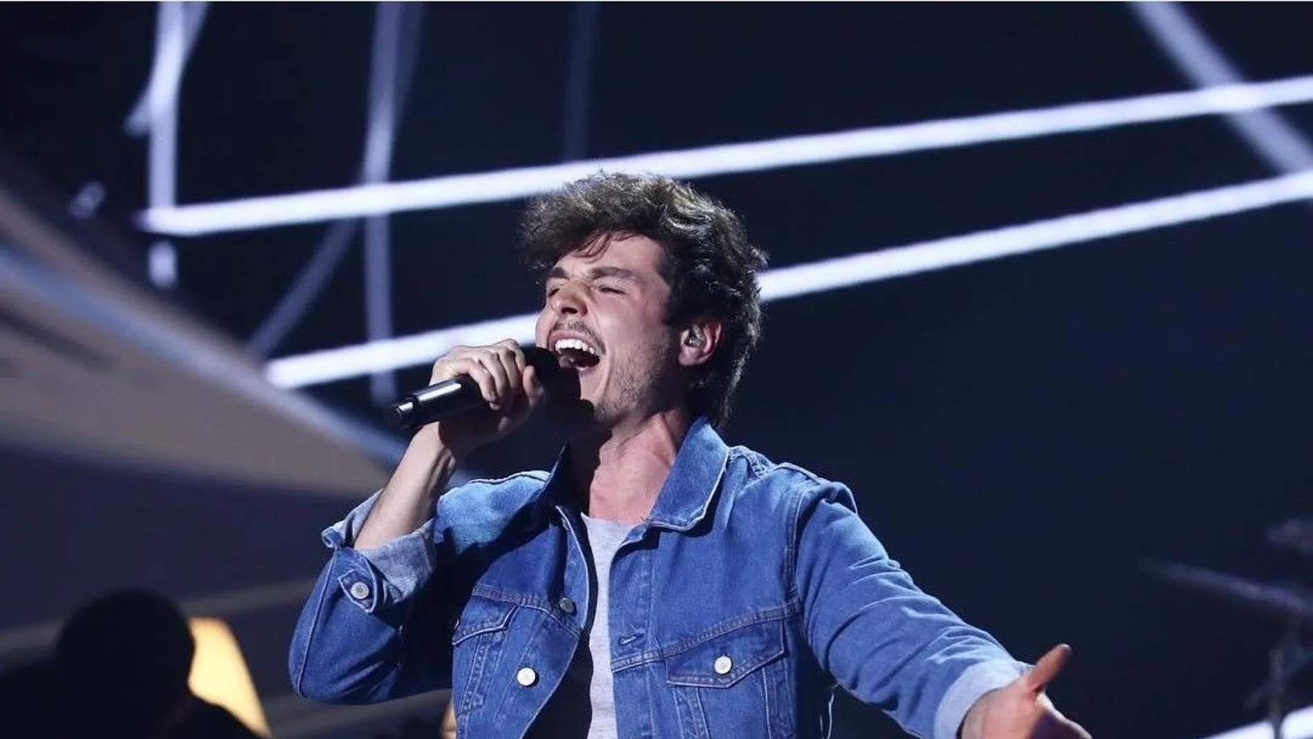 Miki en una actuación de Operación Triunfo Miki en una actuación de Operación Triunfo