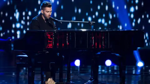 VÍDEO: Aitor Martín canta ‘Dark times’ en las ‘Audiciones a ciegas’ de ‘La Voz’ Aitor Martín canta 'Dark times' en las 'Audiciones a ciegas' de 'La Voz'