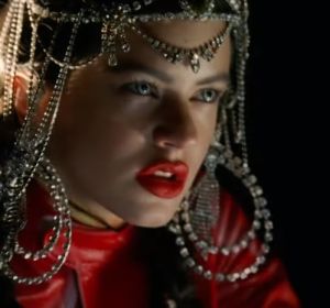 Rosalía en su nuevo videoclip Rosalía en su nuevo videoclip