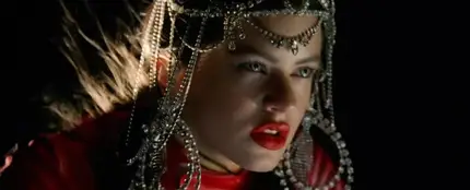 Rosalía en su nuevo videoclip Rosalía en su nuevo videoclip
