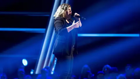 vídeo:Iria Regueiro canta ‘God is a woman’ en las ‘Audiciones a ciegas’ de ‘La Voz’ ACTUACIÓN IRIA REGUEIRO | AUDICIONES A CIEGAS