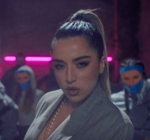 Lola Índigo en el videoclip de 'Fuerte' Lola Índigo en el videoclip de 'Fuerte'
