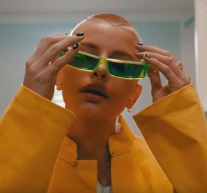 Bad Bunny nos presenta a su alter ego femenina en el videoclip de 'Caro', su nuevo tema Bad Bunny nos presenta a su alter ego femenina en el videoclip de 'Caro', su nuevo tema