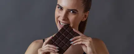 Comiendo chocolate Comiendo chocolate