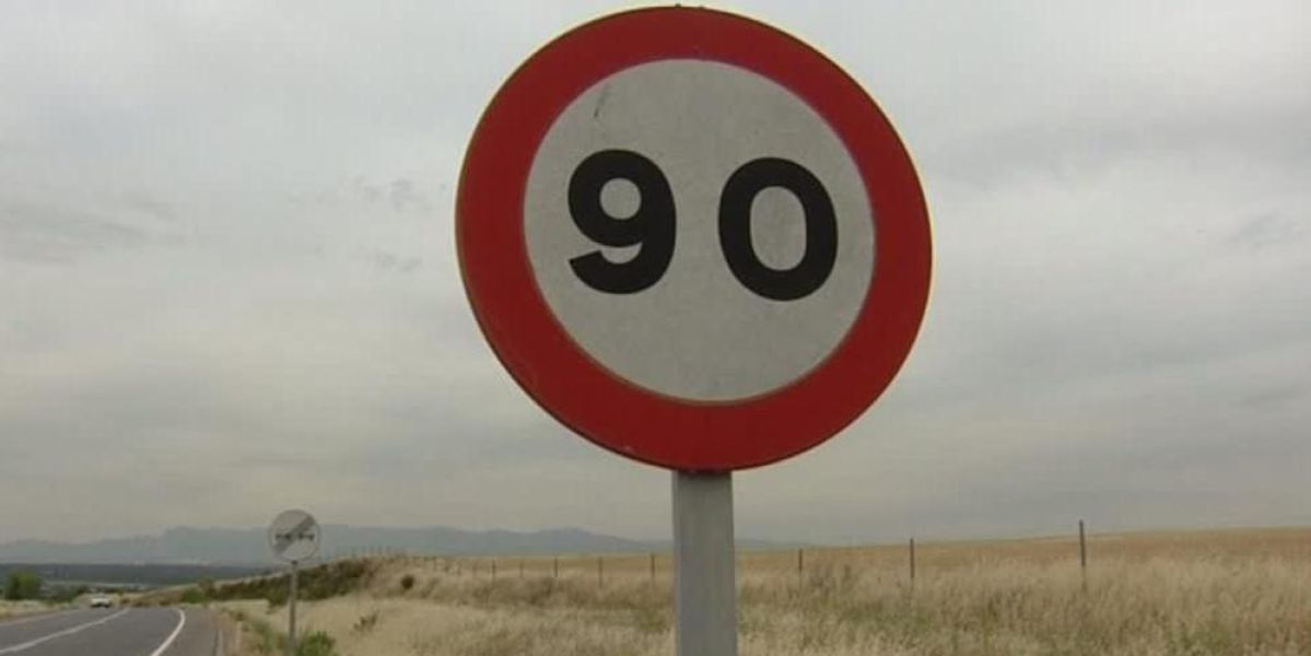 Límite de velocidad en carreteras secundarias