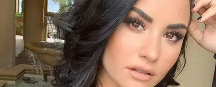 Demi Lovato de dama de honor en la boda de una amiga Demi Lovato de dama de honor en la boda de una amiga