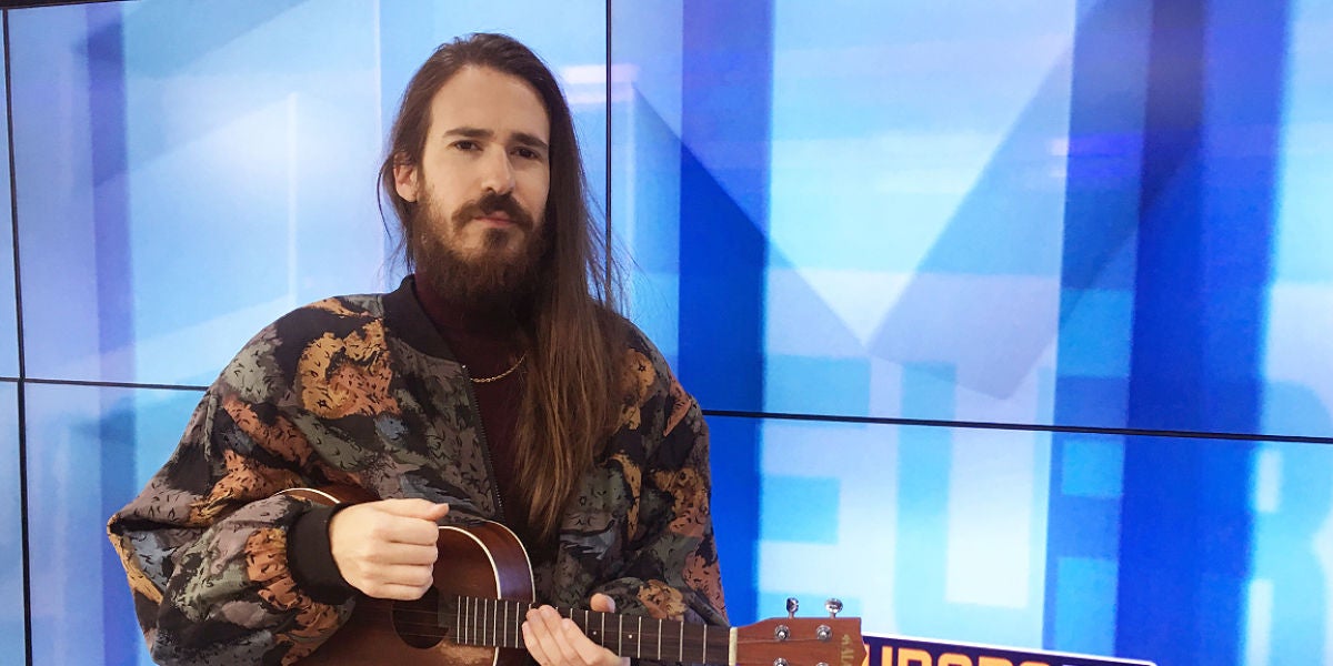 Carlos Sadness en los estudios de Europa FM