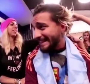Arusitys - Programa 106 (06-02-19) Maluma se despide de su melena por una buena causa Arusitys - Programa 106 (06-02-19) Maluma se despide de su melena por una buena causa