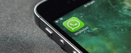 Aplicación de WhatsApp en un teléfono móvil Aplicación de WhatsApp en un teléfono móvil
