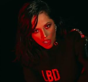 Becky G en el videoclip de 'LBD' Becky G en el videoclip de 'LBD'