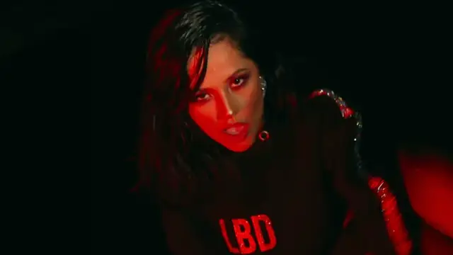 Becky G en el videoclip de 'LBD'