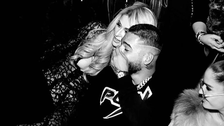 Paris Hilton y Maluma se divierten en una fiesta 