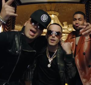 Wisin Y Yandel con Romero Santos en el videoclip de 'Aullando' Wisin Y Yandel con Romero Santos en el videoclip de 'Aullando'