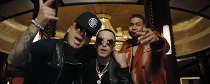 Wisin Y Yandel con Romero Santos en el videoclip de 'Aullando' Wisin Y Yandel con Romero Santos en el videoclip de 'Aullando'