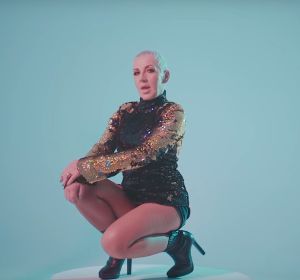 Ana Torroja en el videoclip de 'Llama' Ana Torroja en el videoclip de 'Llama'