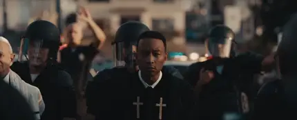 John Legend en el videoclip de 'Preach' John Legend en el videoclip de 'Preach'
