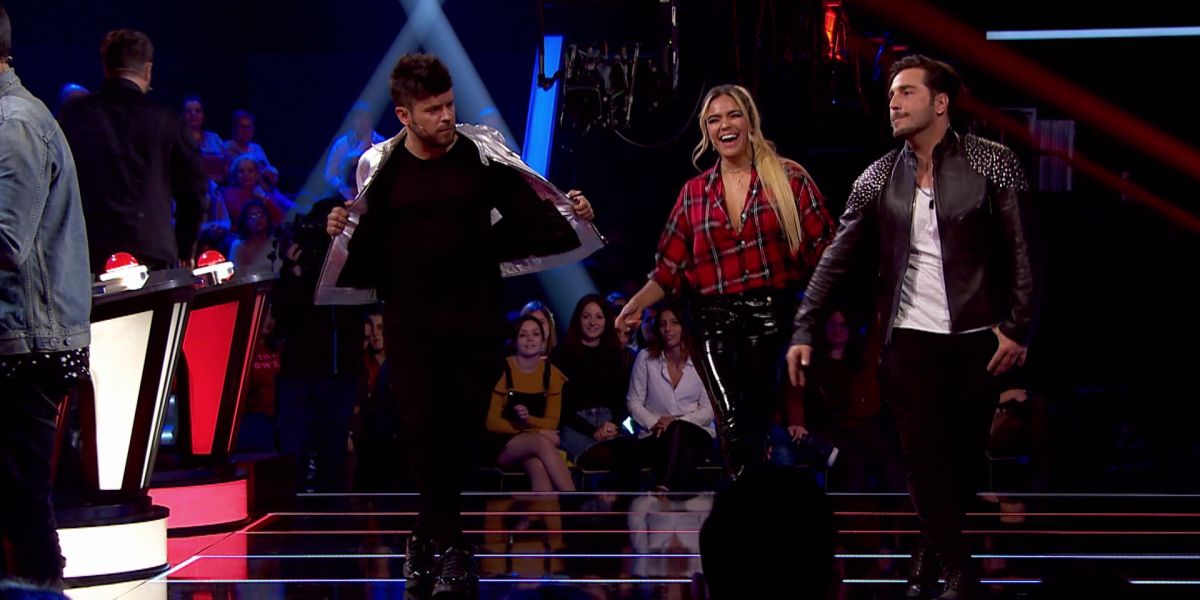 Karol G enseña a mover la pelvis a Pablo López y David Bustamante al ritmo de ‘Mi cama’ en los Asaltos de ‘La Voz’