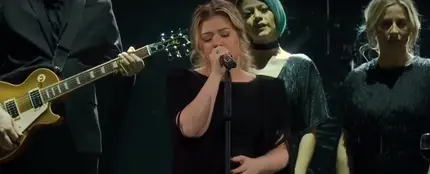 Kelly Clarkson versiona 'Shallow' de Lady Gaga Kelly Clarkson versiona 'Shallow' de Lady Gaga