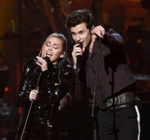 Miley Cyrus y Shawn Mendes Miley Cyrus y Shawn Mendes