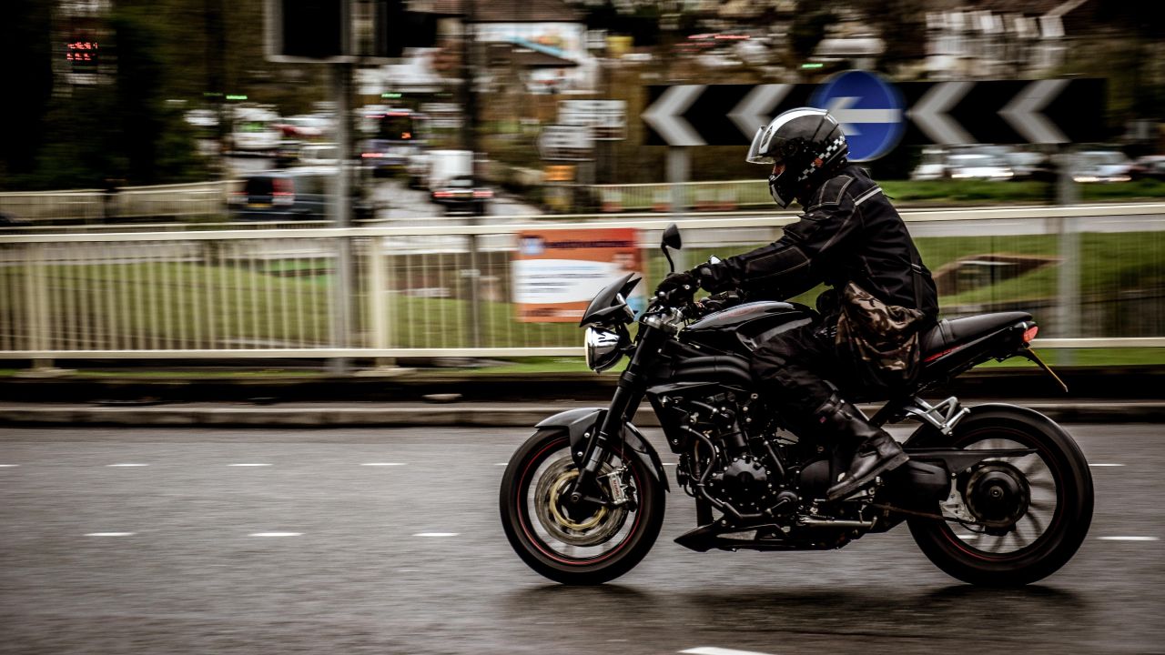 Nuevas normas para los motoristas: guantes obligatorios, más Nuevas normas para los motoristas: guantes obligatorios, más