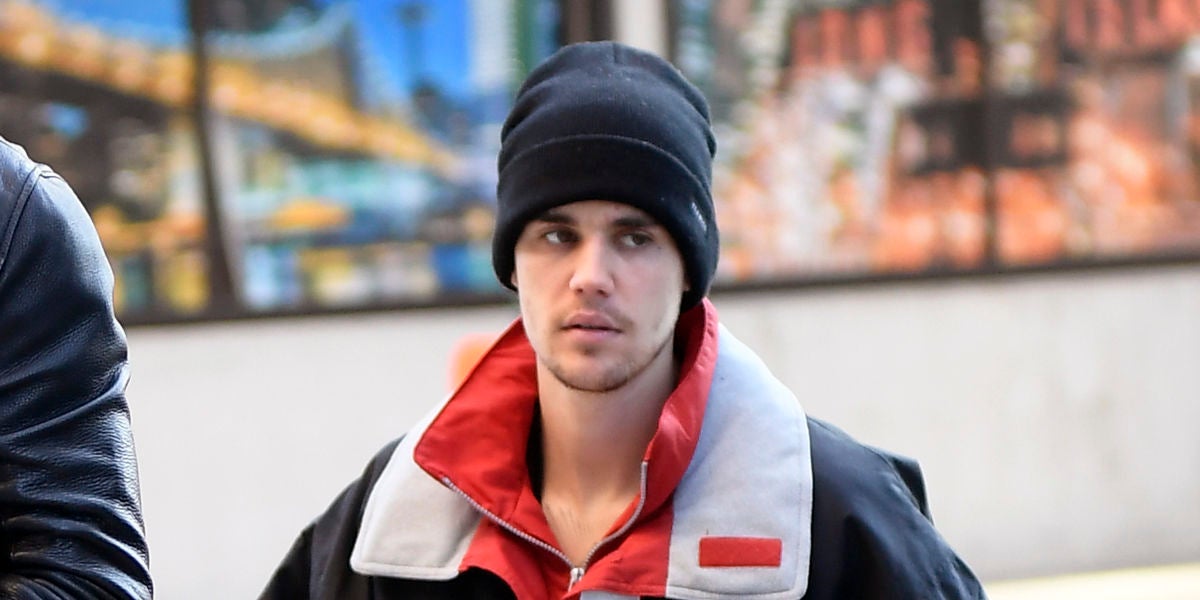 Justin Bieber paseando por la calle
