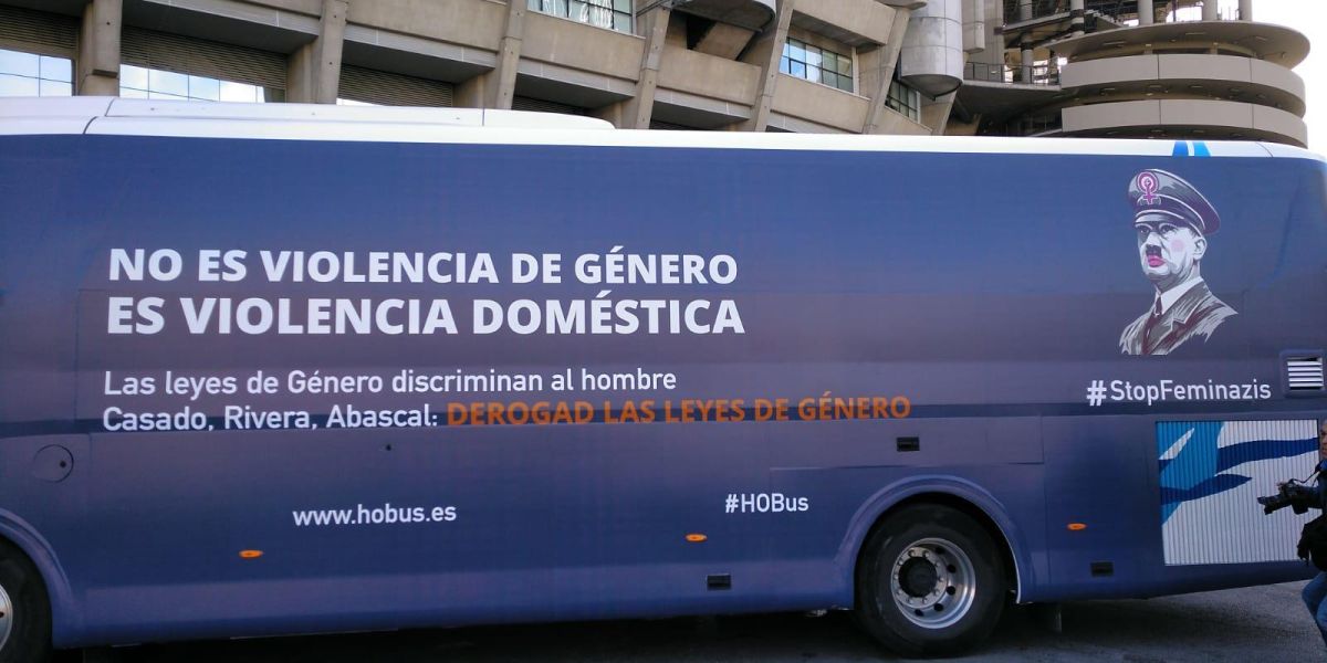 Vista del autobús de la asociación HazteOir.org en Madrid
