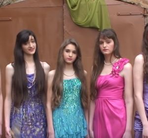 Las chicas de Flos Mariae Las chicas de Flos Mariae